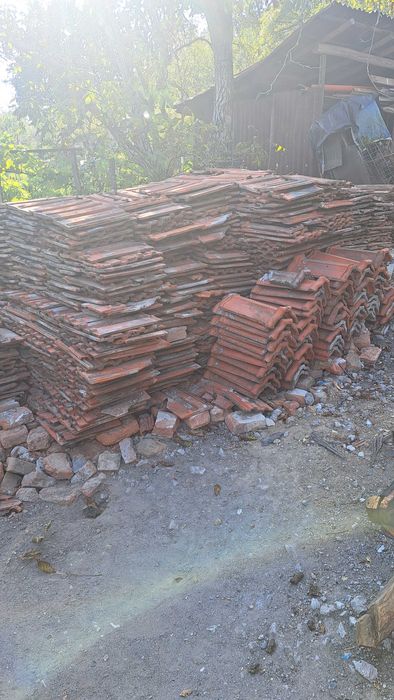 Vand tigla si coame in stare buna