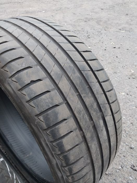 2 шины Bridgestone 245 40 R19.