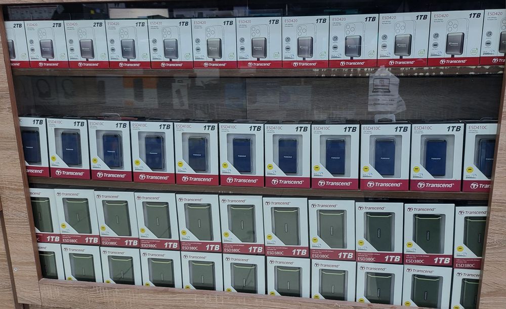 Внешний SSD накопитель 1ТБ и 2ТБ с магнитом новый в наличии