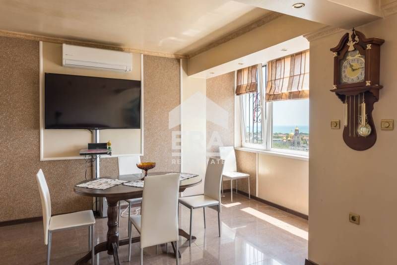 Продава се Тристаен апартамент в Варна, Център - 94 кв.м за 2394 €/кв.м - Снимка #4