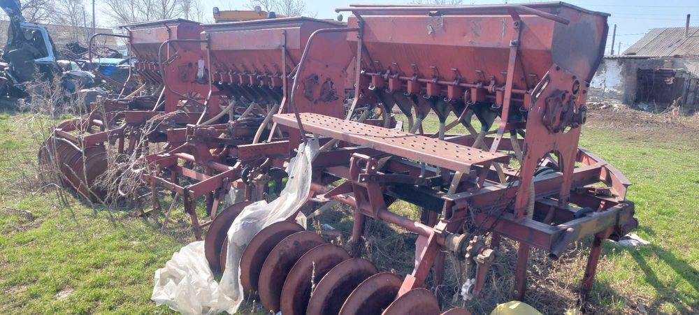 продам трактор Т-4 с сеялками