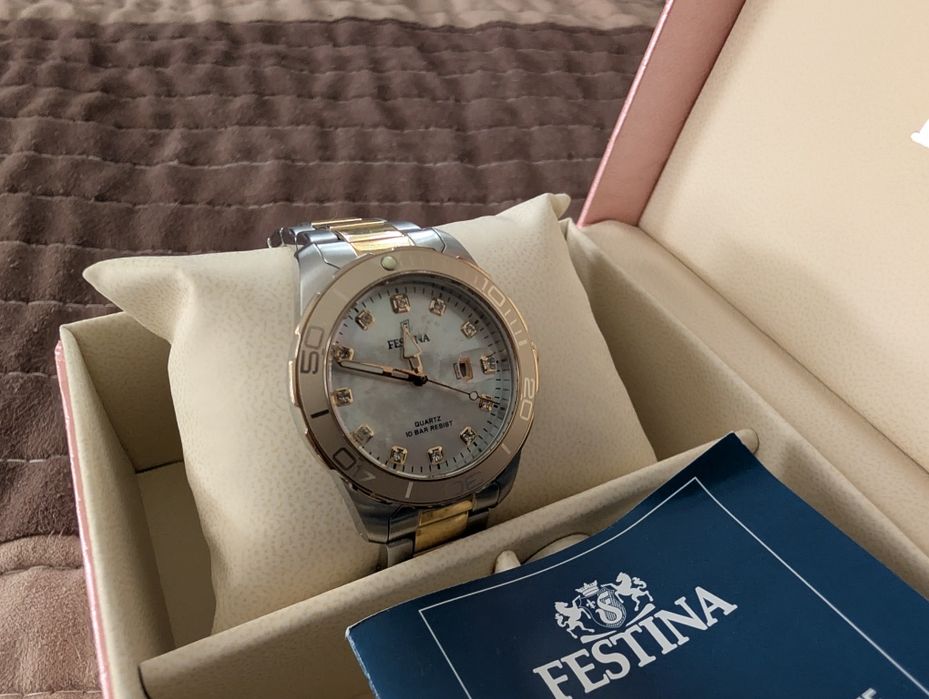 Продавам часовник Festina