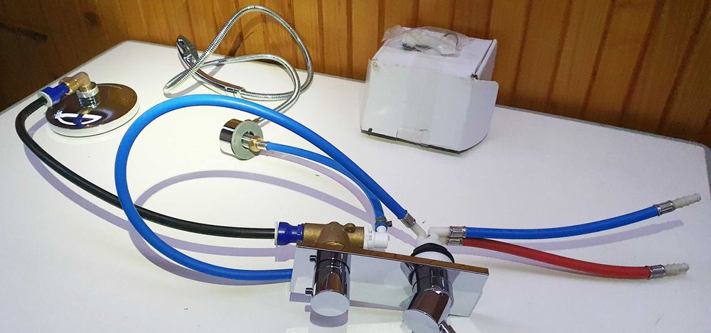 Duș  autorulota de la Reich, cu furtun si para dar si palarie mare