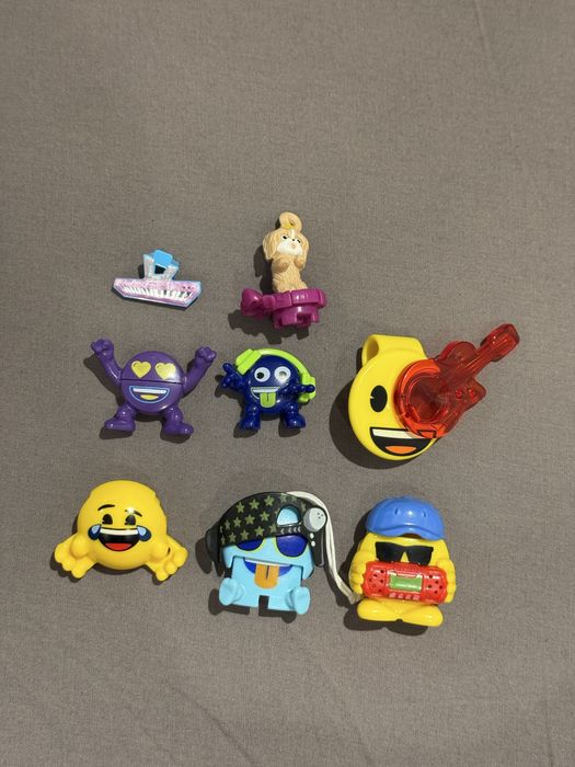 Лот kinder joy фигурки: Emoji, UglyDolls, Кученце и музикални герои