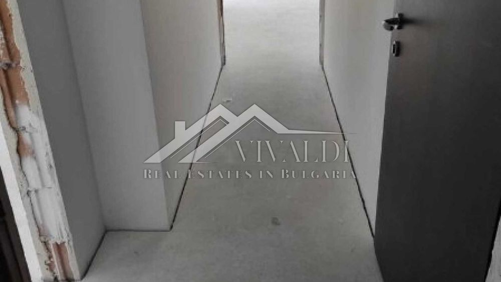 Продава се Двустаен апартамент в Варна, Център - 68 кв.м за 2250 €/кв.м - Снимка #5