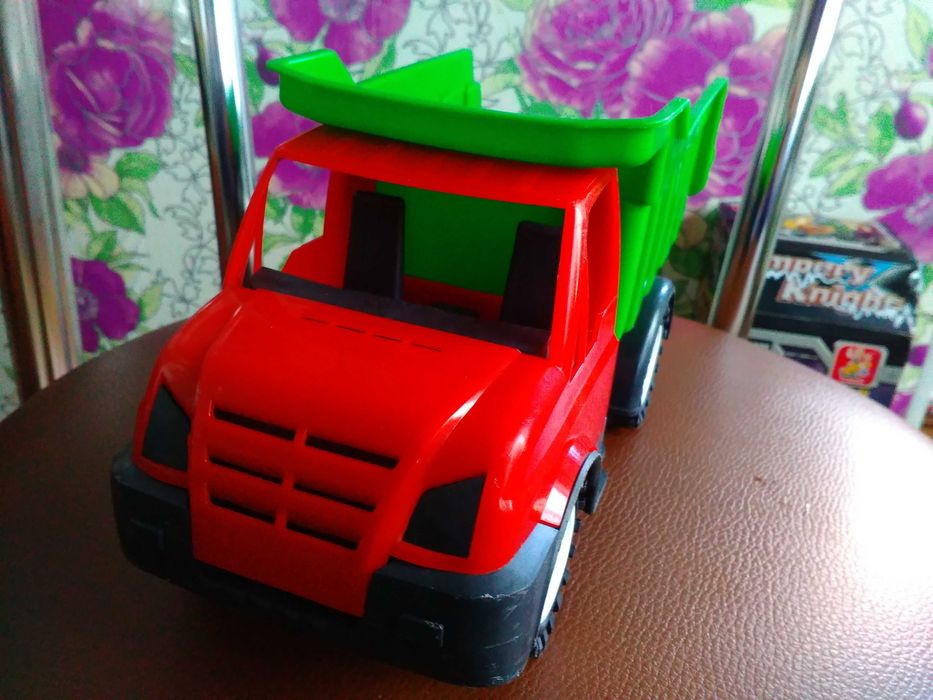 Машина самосвал.