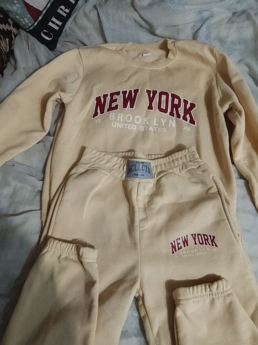 Продам  костюм для девочки.