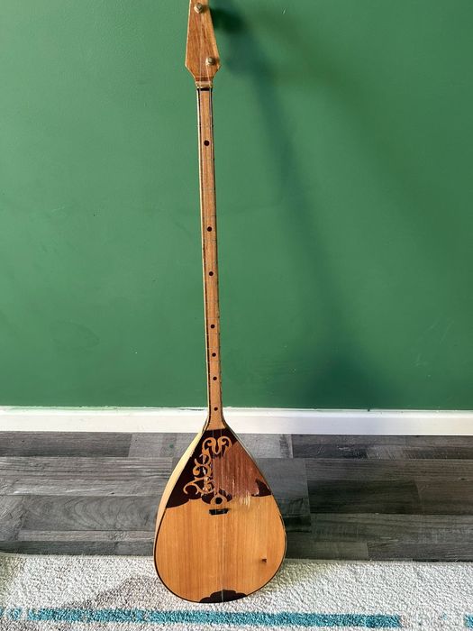 Домбыра сатылады , жақсы істеп тұр