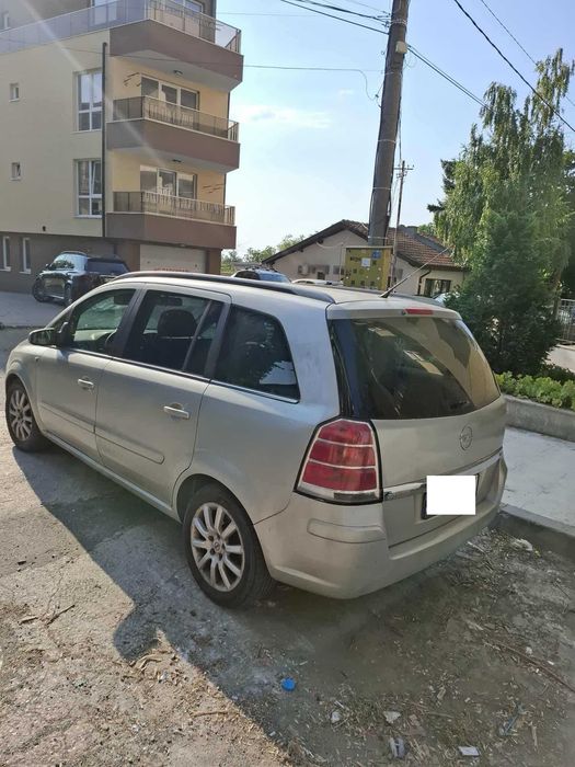 Продавам Opel Zafira B 1.8