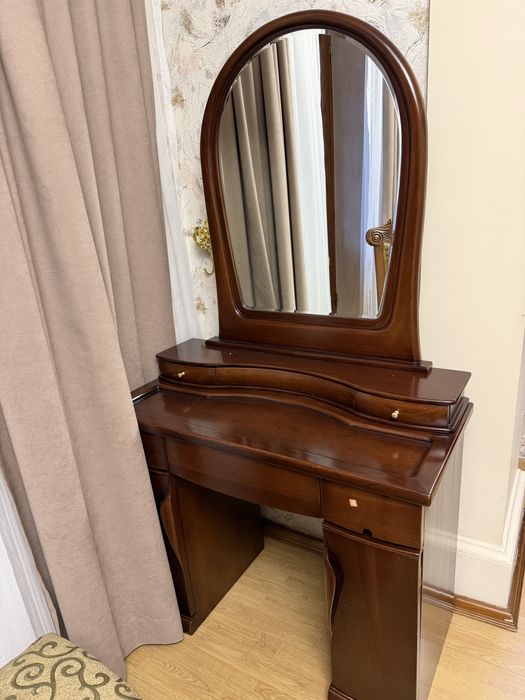 Туалетный столик