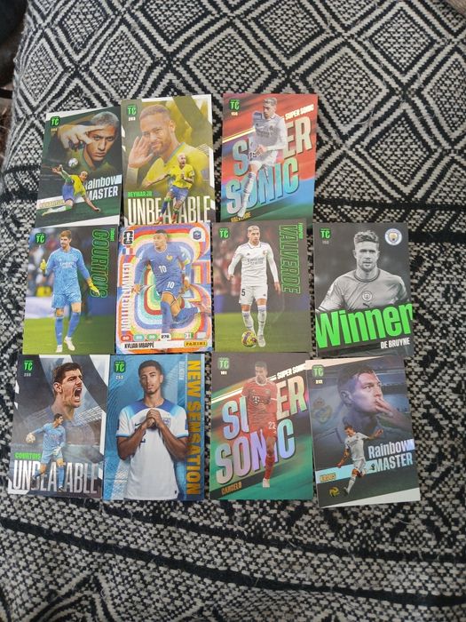 Cartonase cu jucatori de fotbal pret 150 lei pot negocia