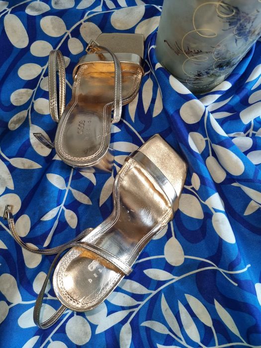 Sandale elegante auri