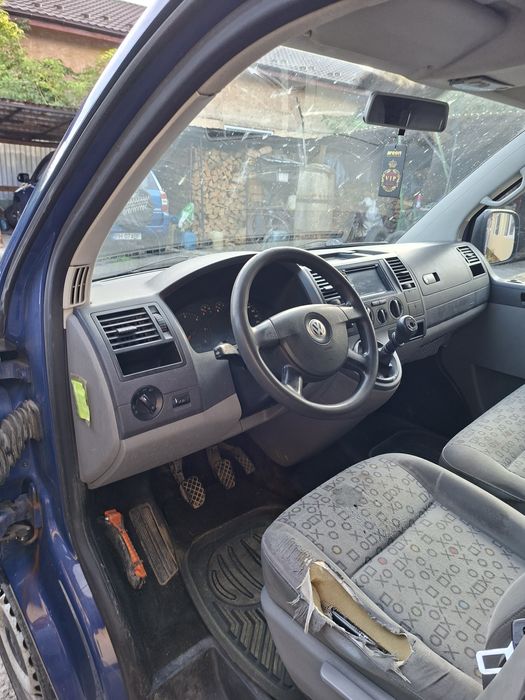 Vind t 5 motor 1.9 din 2008 are acte valabile are AC geamuri electrice