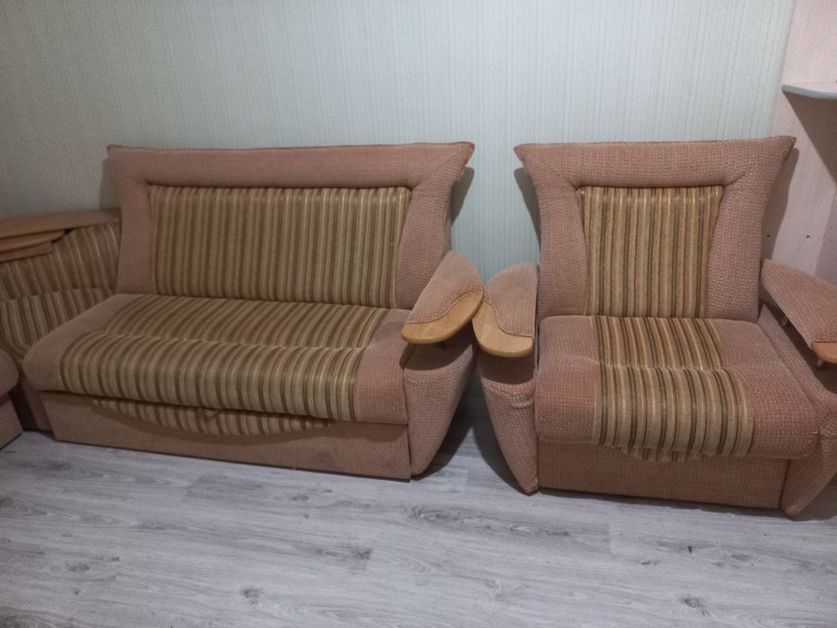 Продам диван с креслом