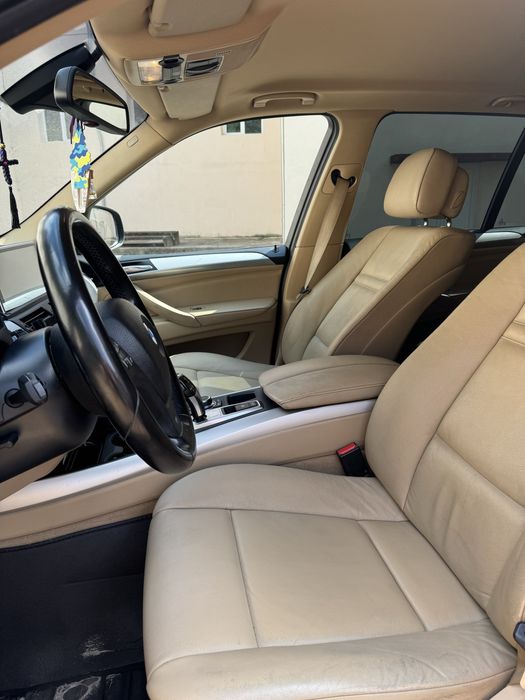 Bmw x5 motor 3’mii diesel 258 de cai cutuie automata 8 trepte 2013