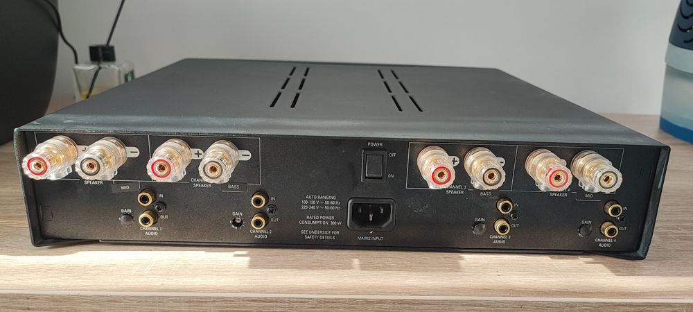 Linn Akurate 4200 – amplificator de putere high-end, 4 canale, arhitectură Chakra