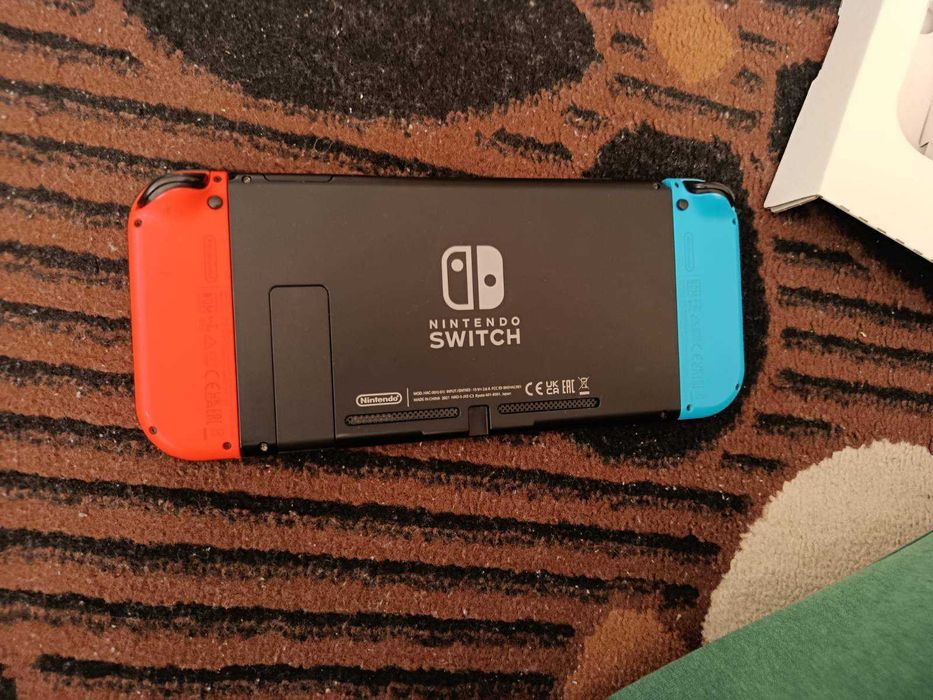 Nintendo Switch + 128гб карта и Калъф