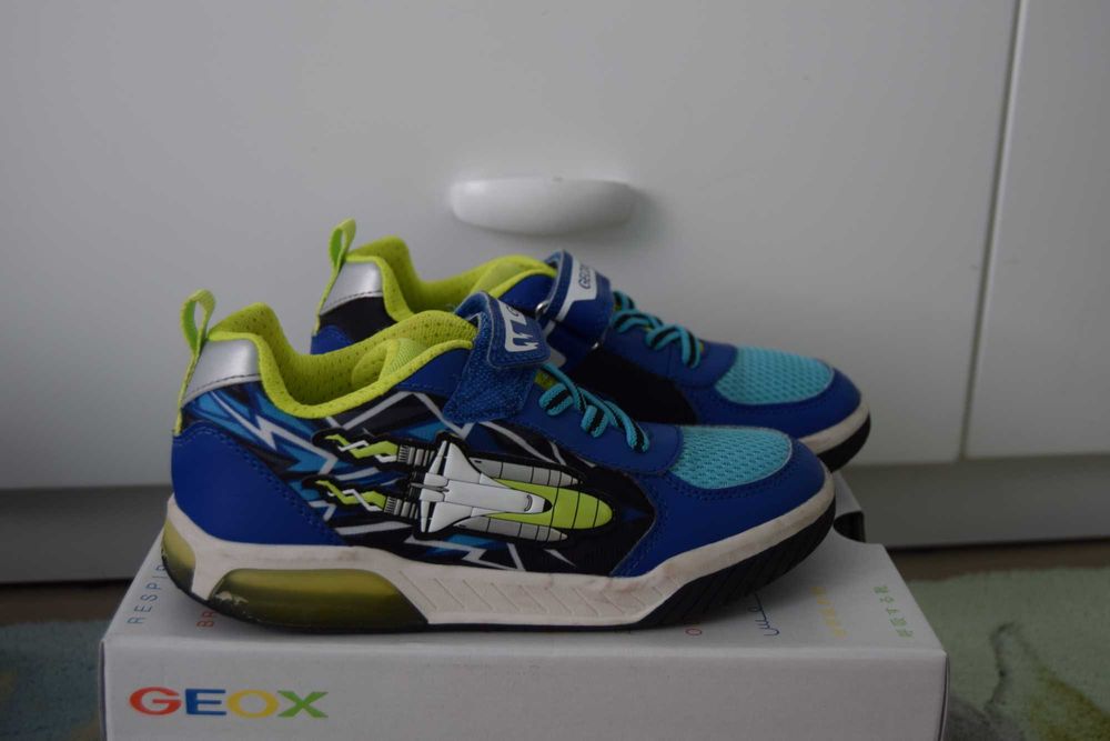 Обувки за момче Jack Wolfskin и Geox