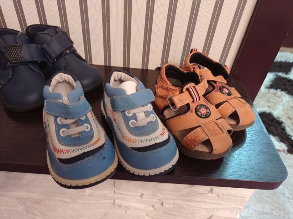 Продам детскую обувь