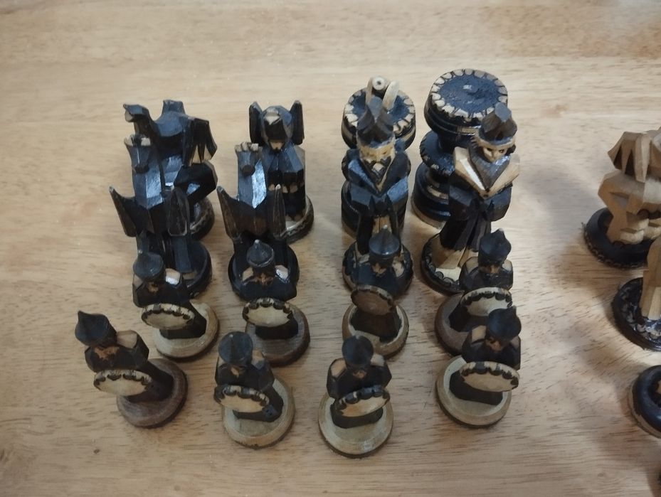 Продам фигурки шахматные