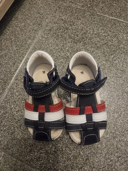 Детски кожени сандали