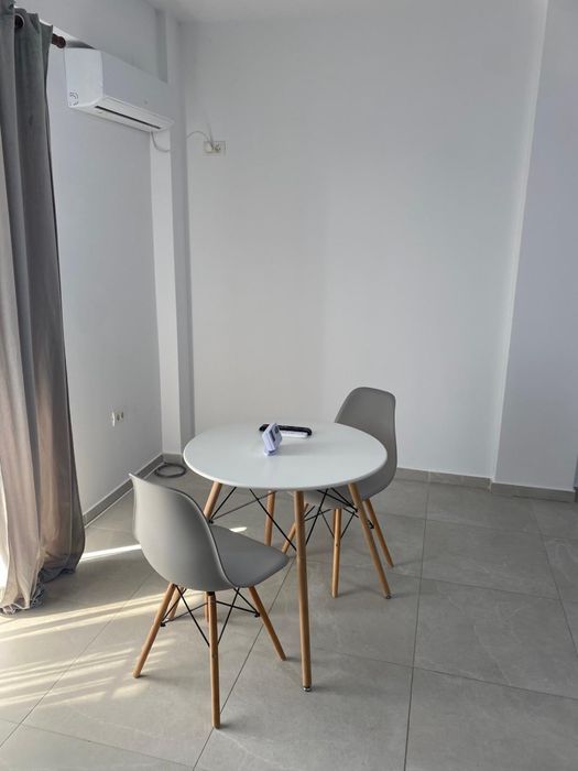 Inchiriez apartament