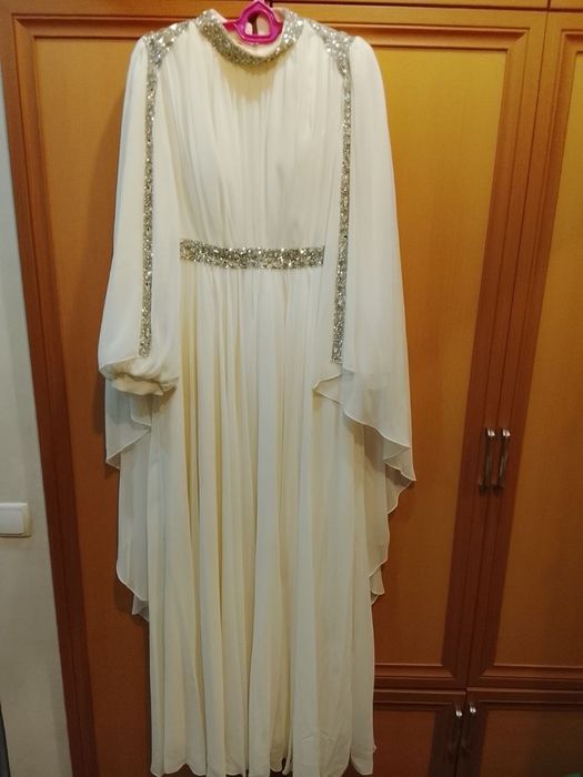 Продается платье для торжественных мероприятий