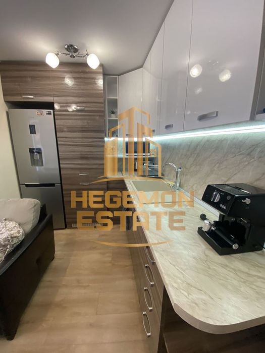 Продава се Двустаен апартамент в Варна, Колхозен пазар - 59 кв.м за 2458 €/кв.м - Снимка #1