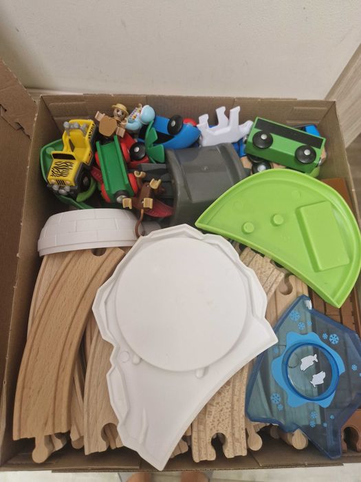 Детски играчки и книги