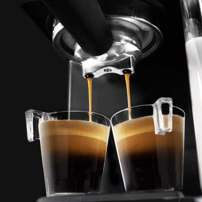Полуавтоматична кафемашина Cecotec Power Instant-ccino 20 Touch Series Nera, 1350 W, 20 бара за налягане, 1.4 л