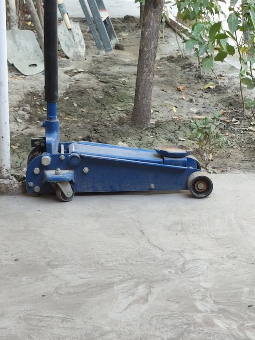 Шиномонтаж дамкрати