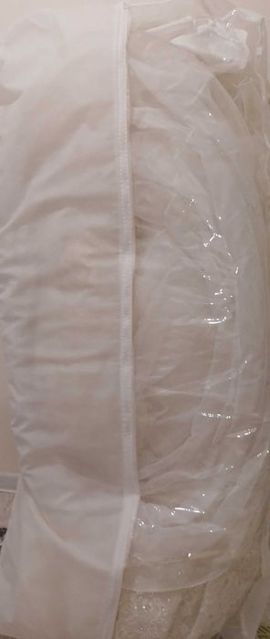 Свадебное платье со стразами цвет айвори.