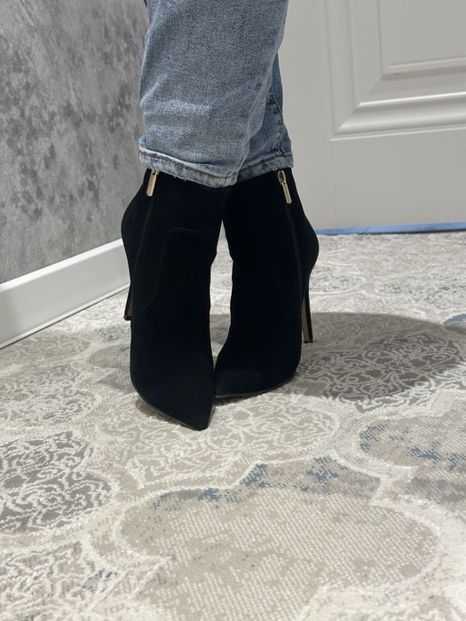 Женские замшевые ботильоны