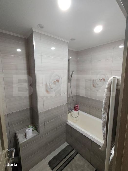 Apartament 3 camere, etaj 7/9 cu lift, 70 mp, zona Micro 6
