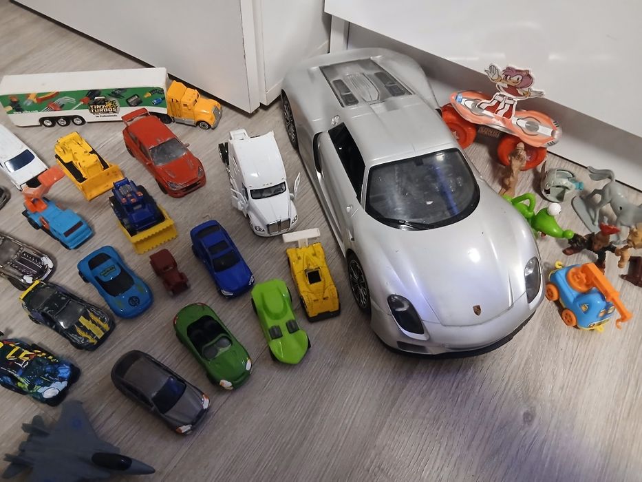 Метали и пласмасови колички