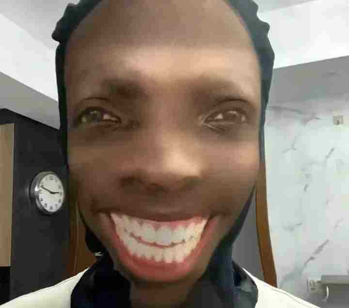 Маска для лица смешная