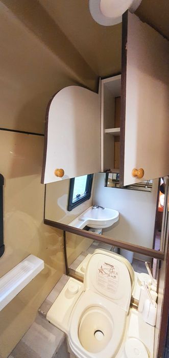 Pedersen,Danemarca, o rulota unica ,din fibra de sticla, tip AIRSTREAM