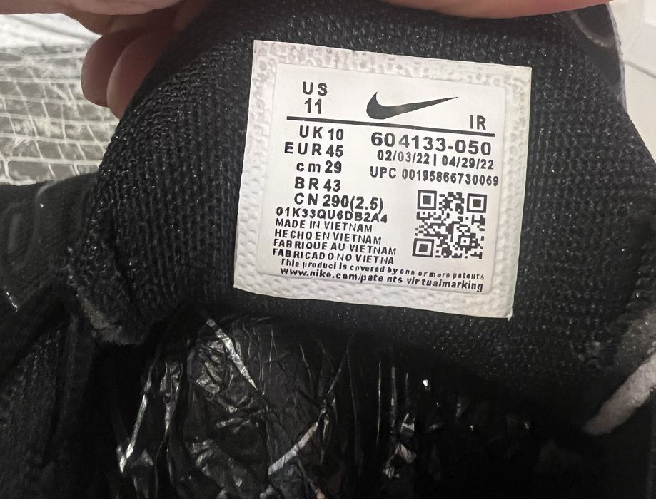 Продам муж кроссовки