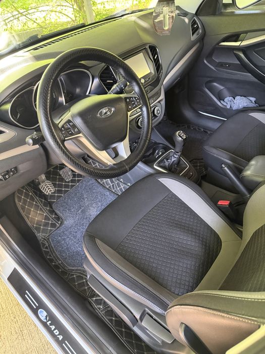 Продается Lada Vesta SW 1.8, 2020 года.