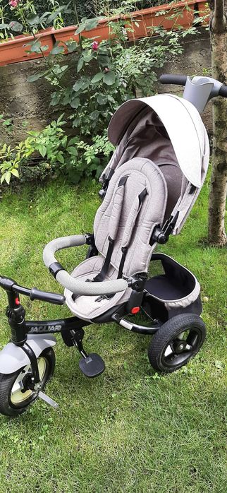 Триколка със сенник и въртяща се седалка JAGUAR