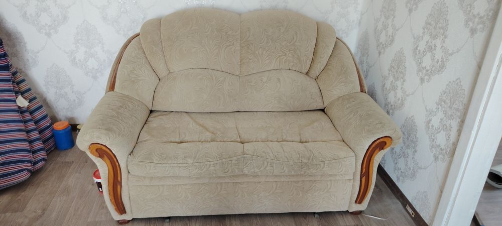 Диван 30000тг.     .