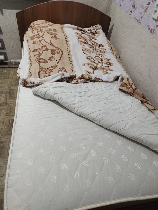 Кровать полуторная