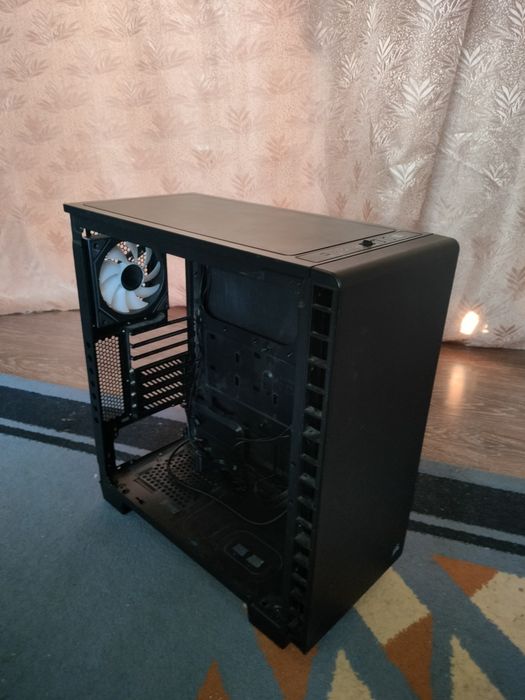 Продам корпус бля компьютера Corsair