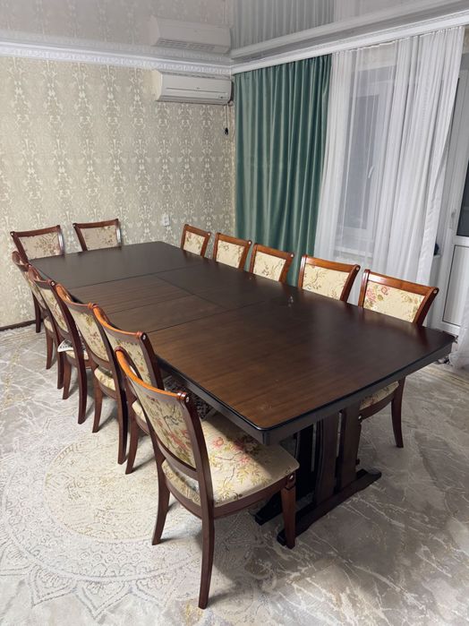 Продается Стол и стулья