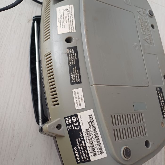 Vând radio CD soundmachine AZ 1834