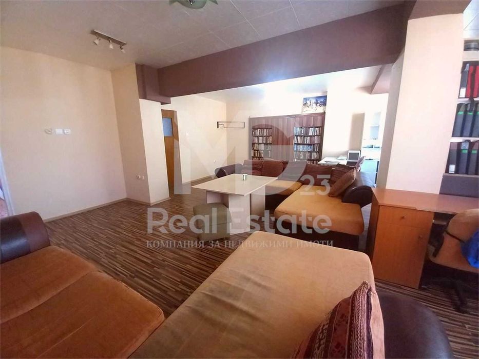 Продава се Тристаен апартамент в Пазарджик, Идеален център - 135 кв.м за 623 €/кв.м - Снимка #1