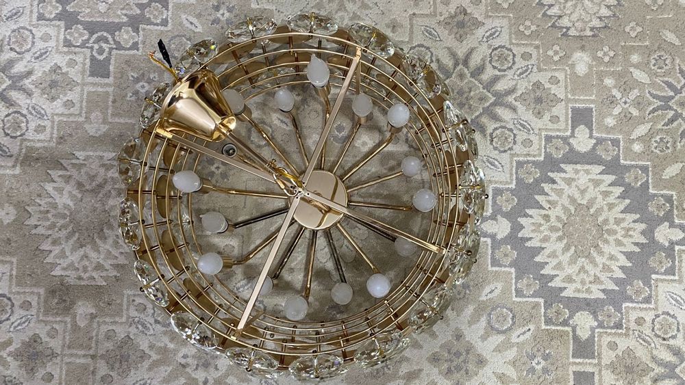 Люстра         .