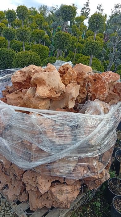 Pietre decorative pentru cascade