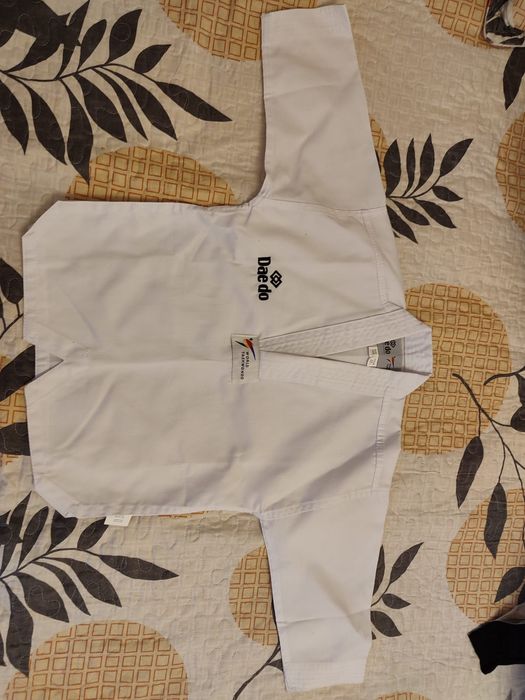 Echipament costum KARATE / TAEKWONDO  pentru  copii, NOU, marimea  100