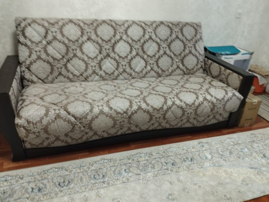 Срочно продам диван